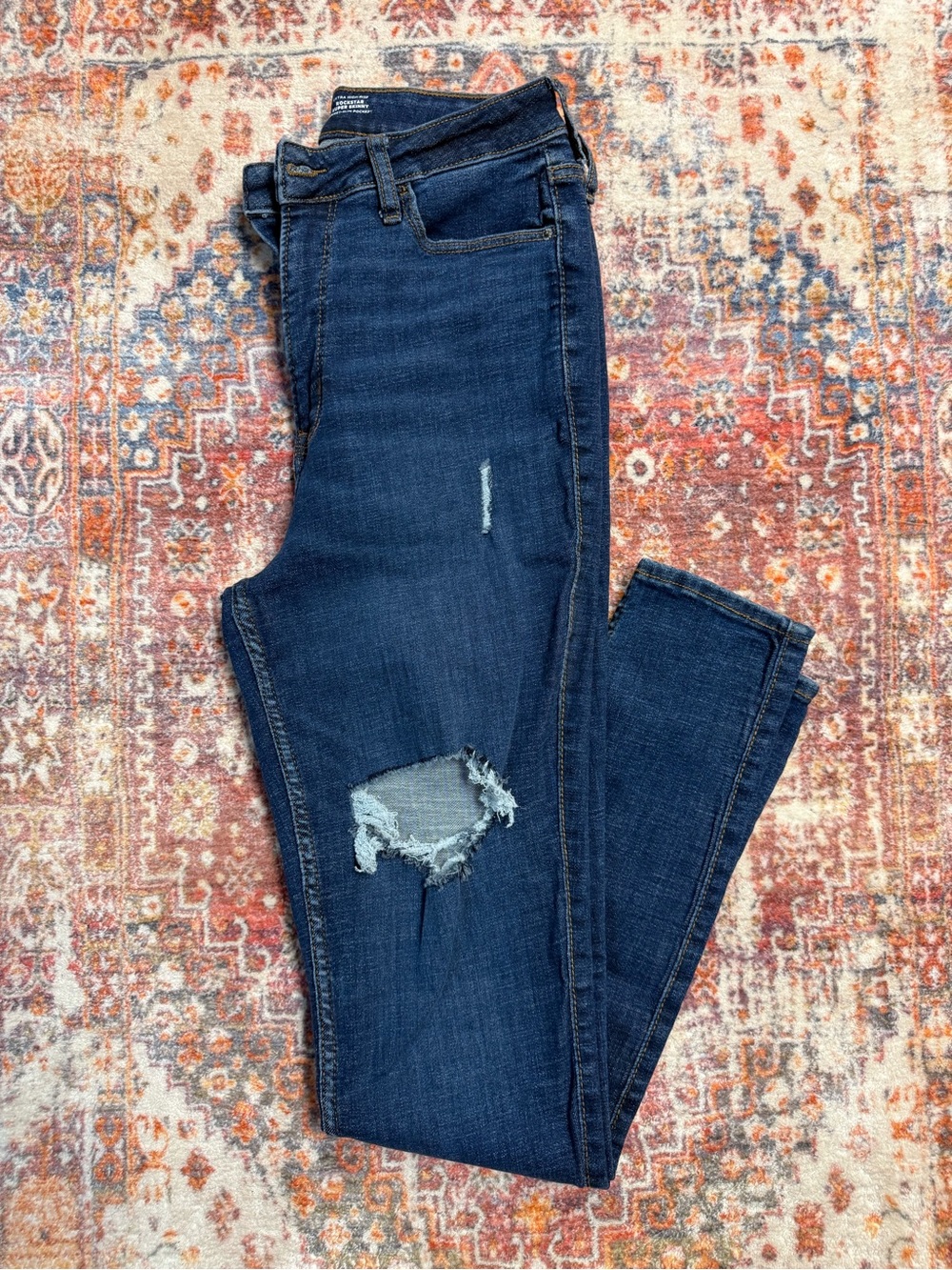 Old Navy Rockstar Super Skinny Jeans Women’s Size 8 Tall Distressed